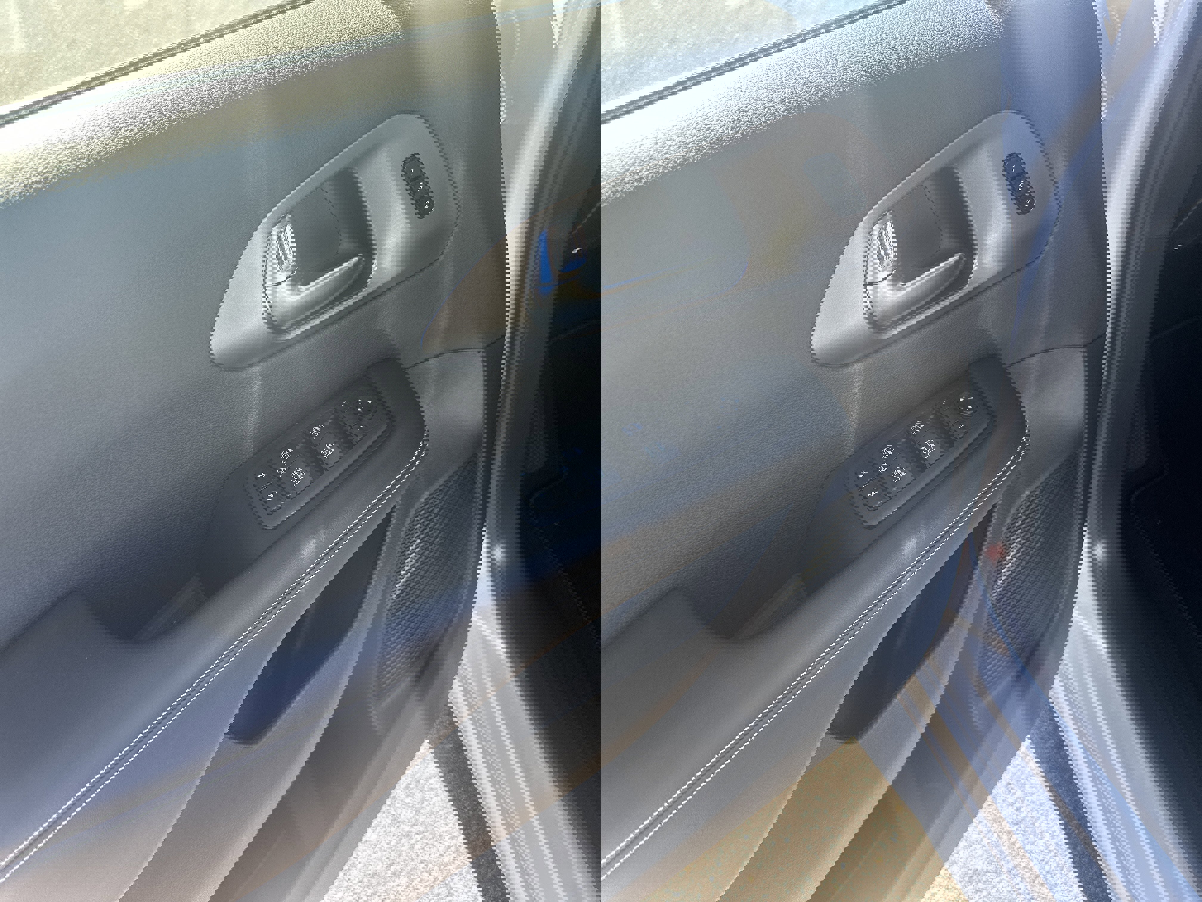 New 2026 Chrysler Pacifica Select image 12