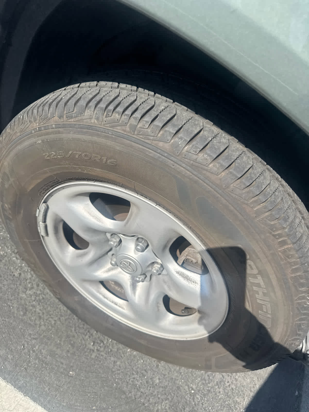 Used 2004 Toyota Highlander 2WD image 2