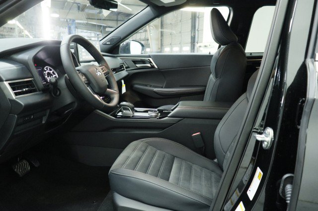New 2026 Mitsubishi Outlander LE FWD image 6