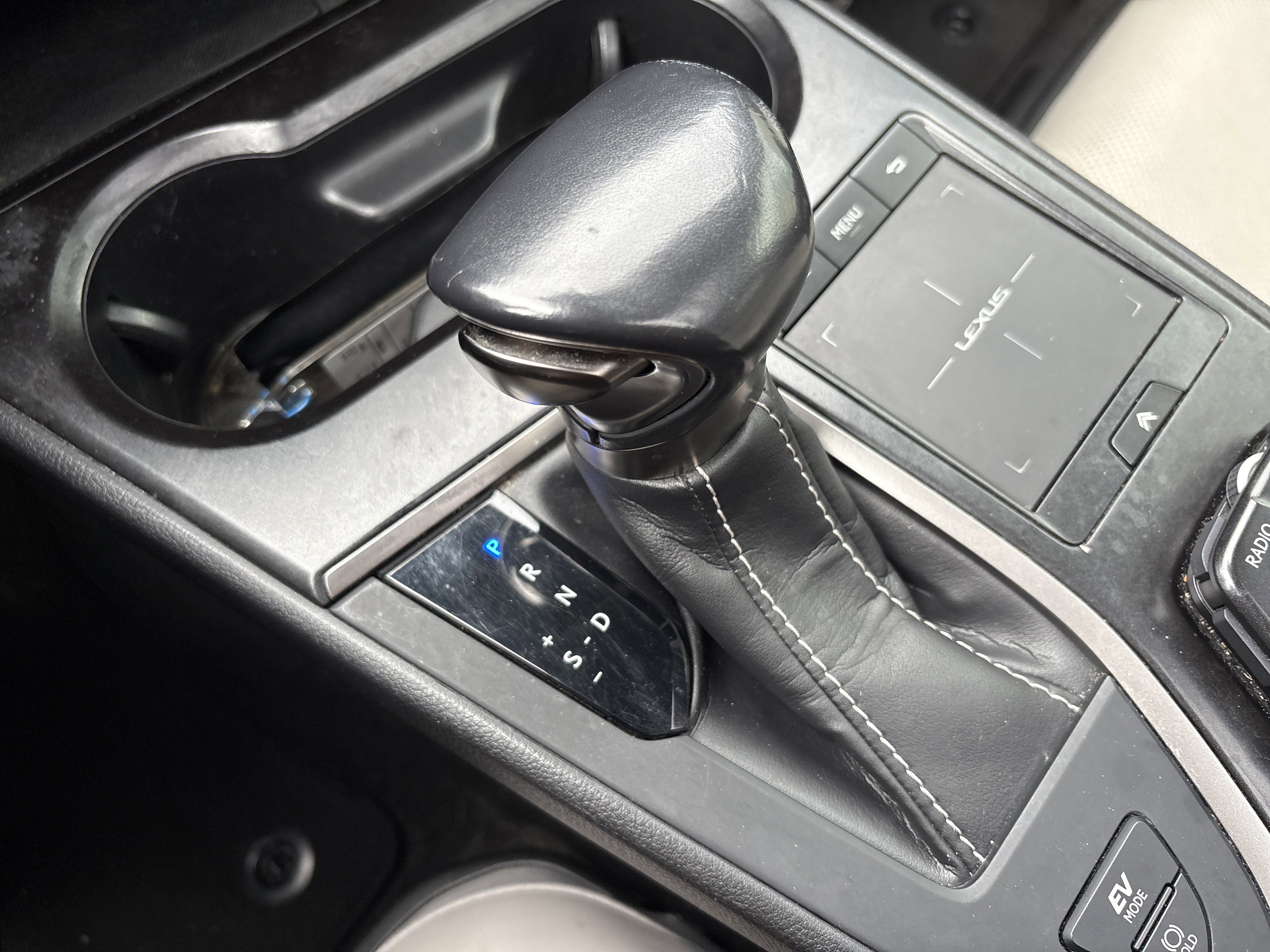 Used 2020 Lexus UX 250h w/ Premium Package image 26