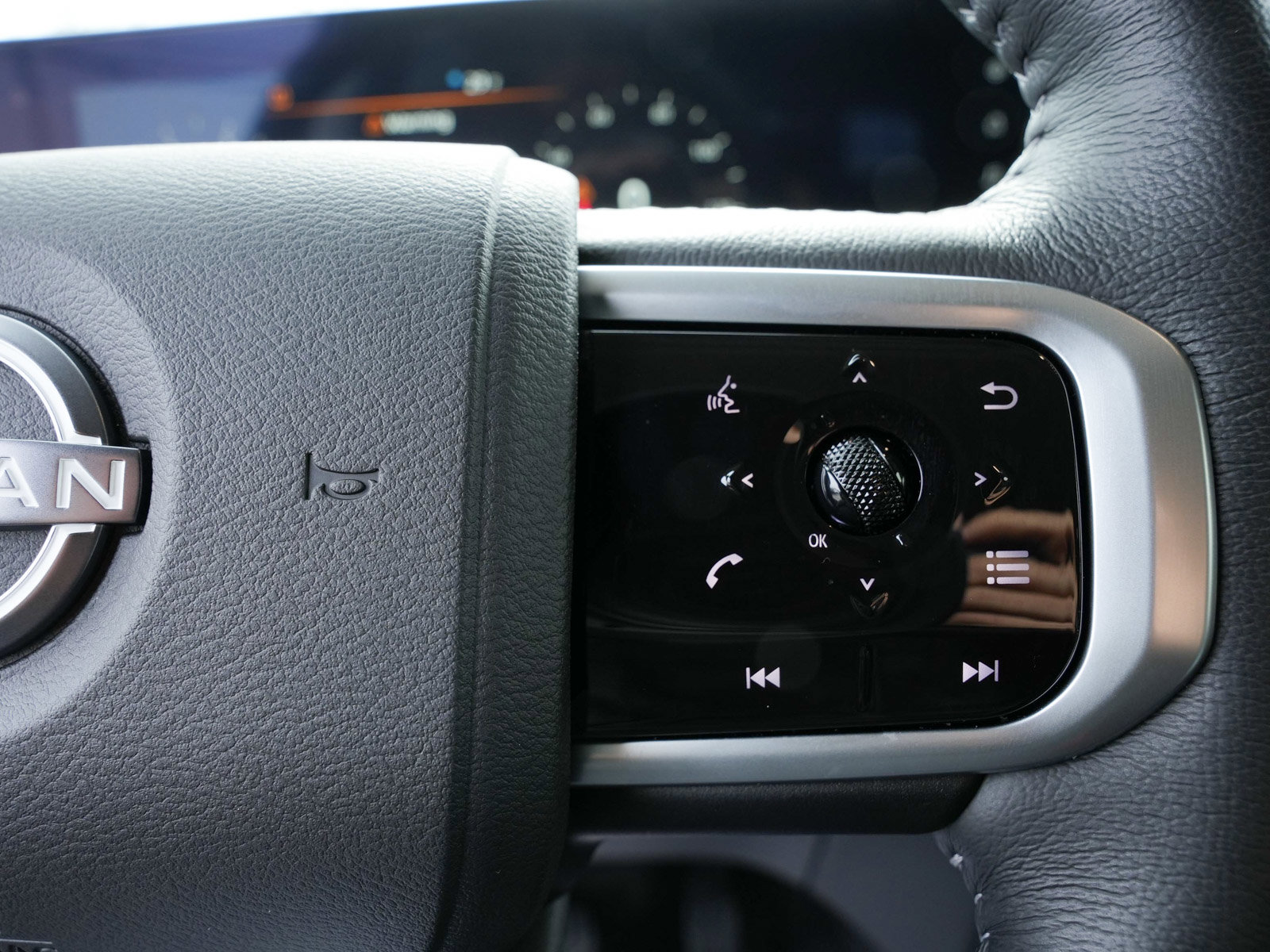 Used 2025 Nissan Armada SV image 29