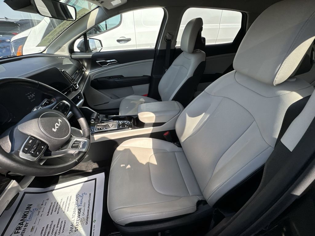 Used 2023 Kia Sportage EX image 3