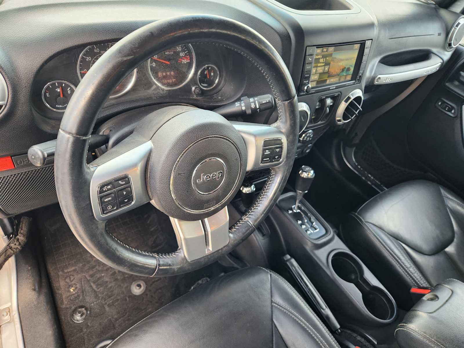 Used 2016 Jeep Wrangler Unlimited Rubicon AWD/4WD image 2