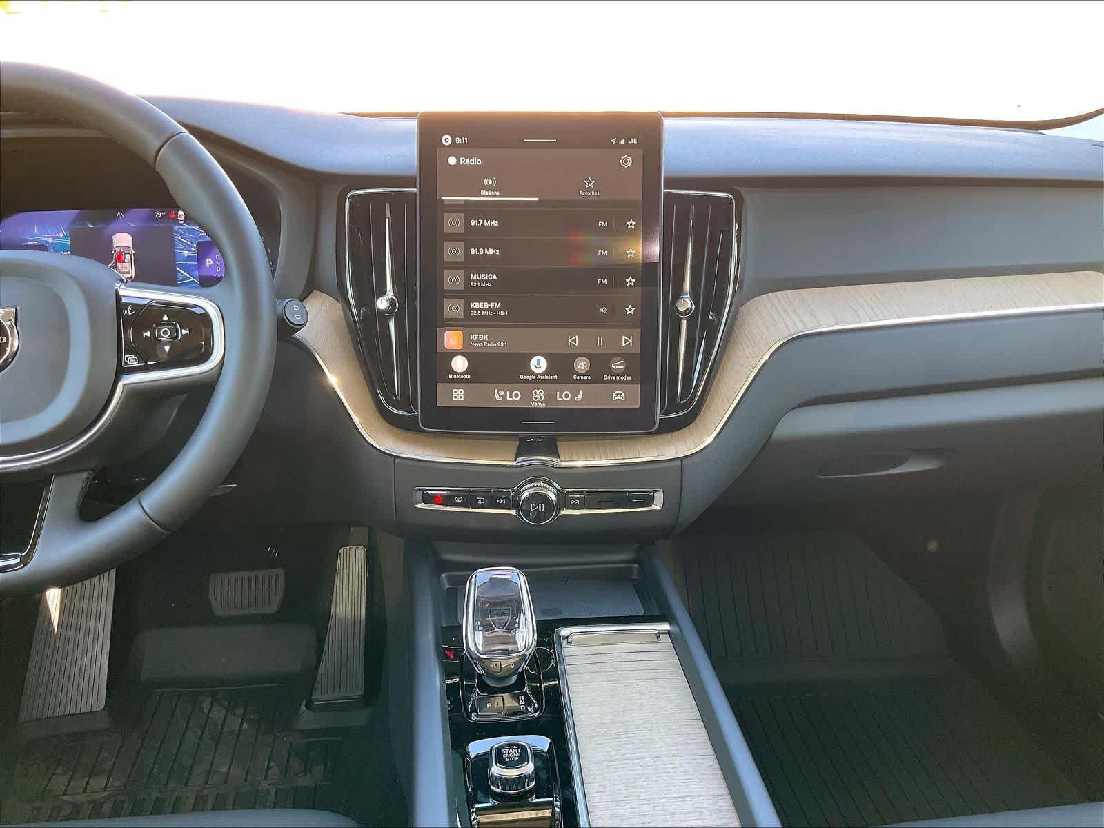 New 2027 Volvo XC60 B5 Plus AWD/4WD image 9