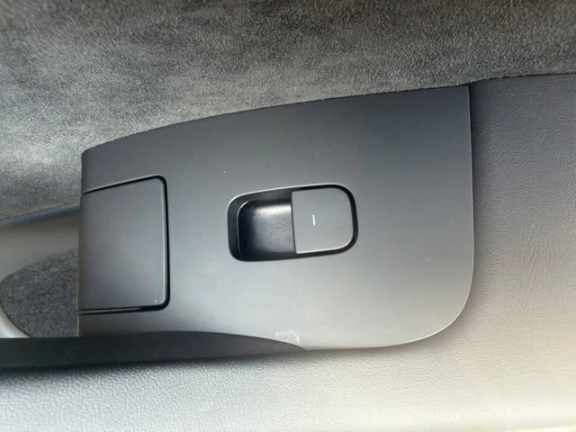 Used 2023 Tesla Model Y Long Range AWD/4WD image 29