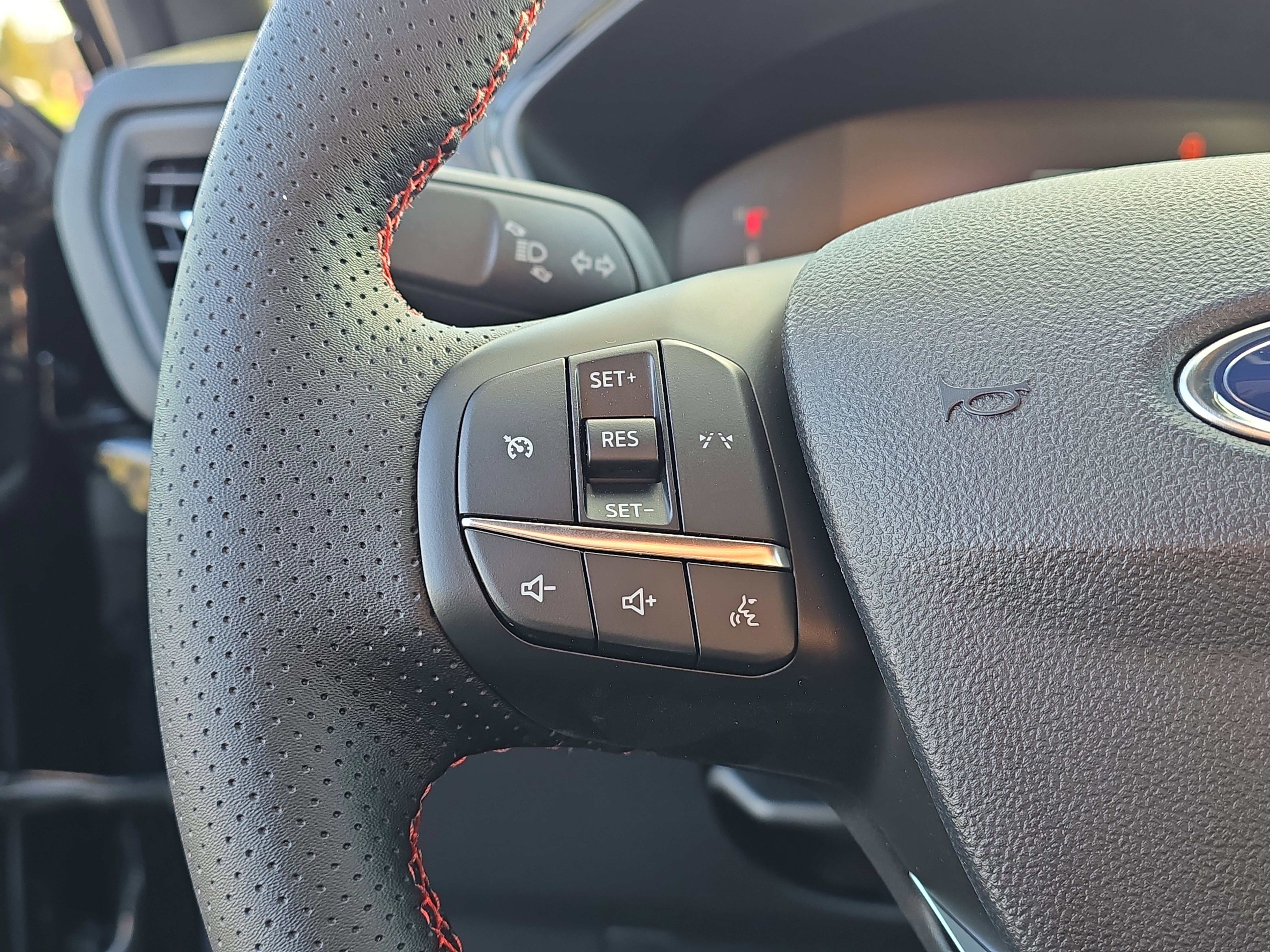 New 2025 Ford Escape ST-Line w/ Cold Weather Package image 23