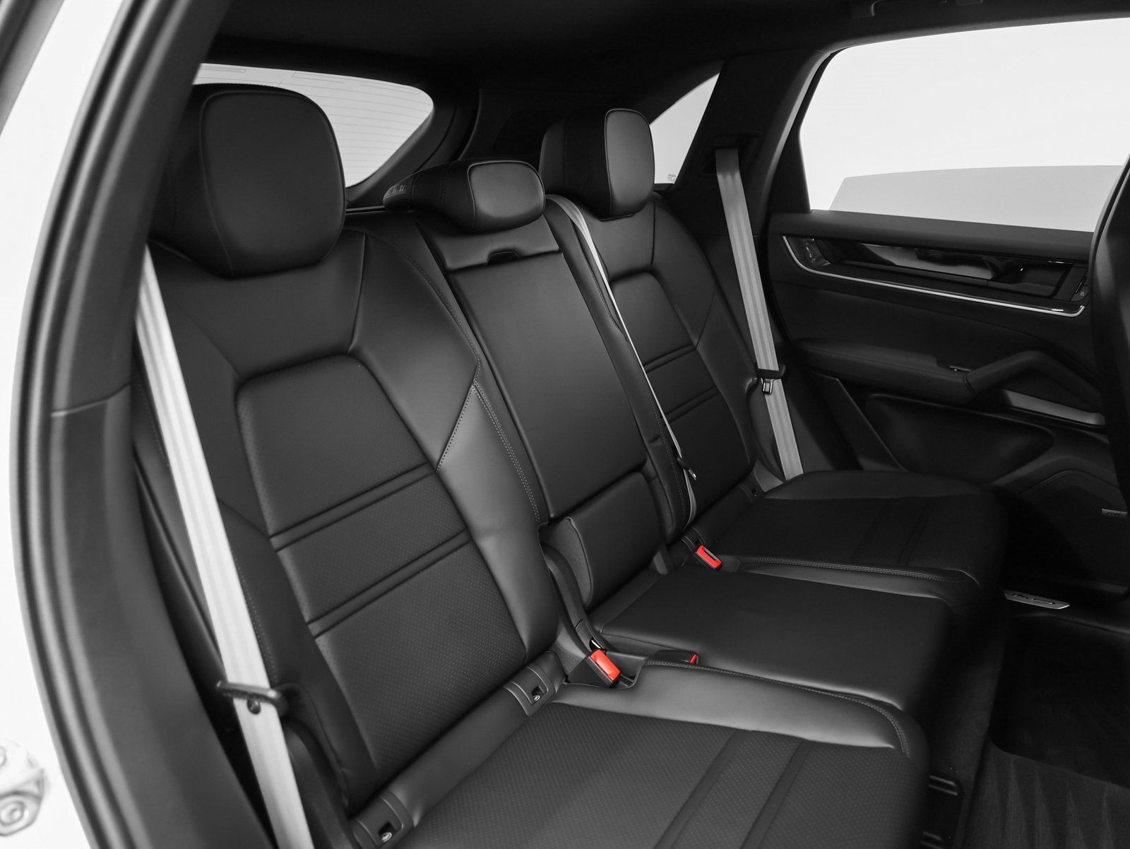 Used 2025 Porsche Cayenne image 23