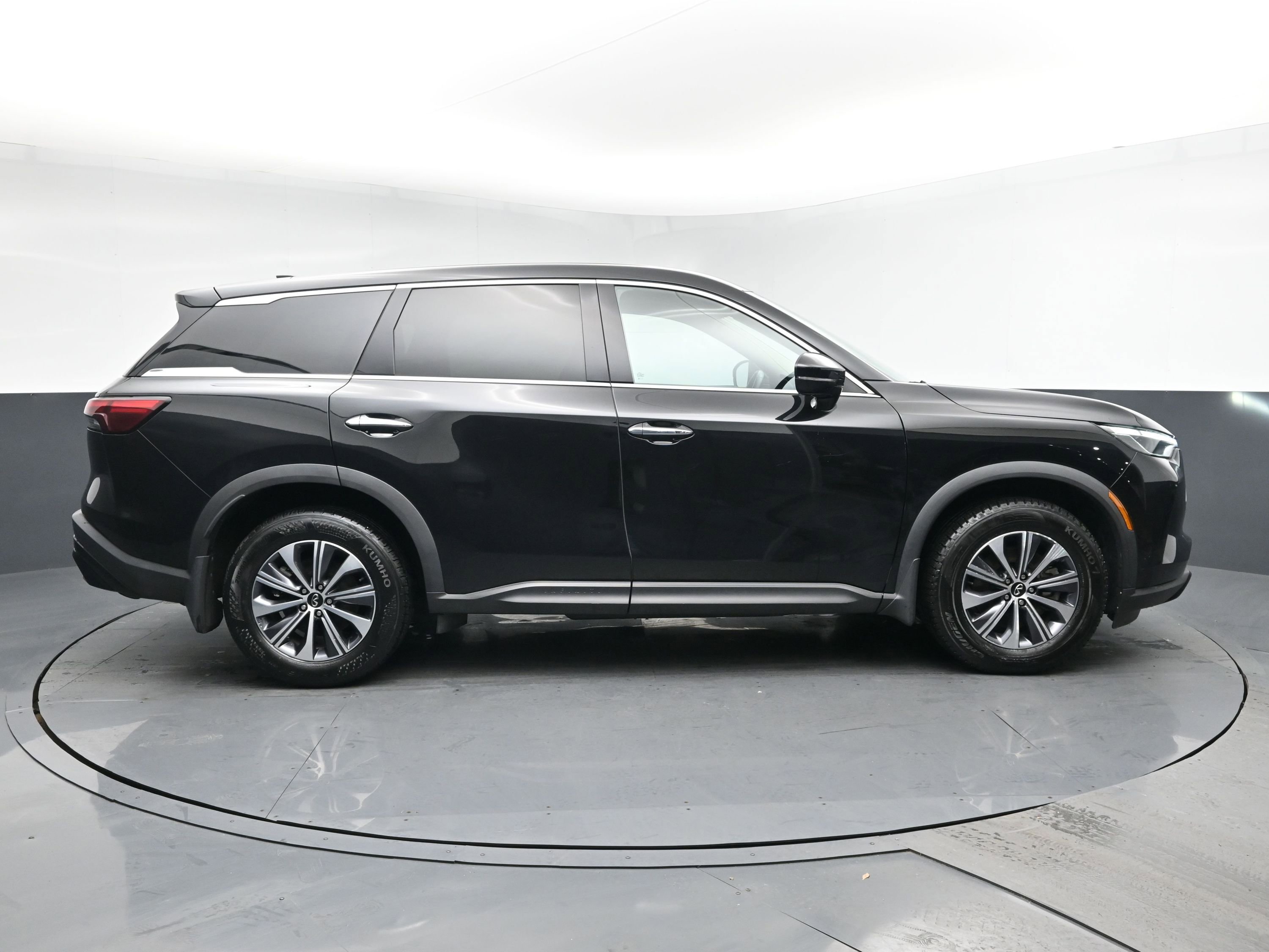 Used 2023 INFINITI QX60 Pure image 3