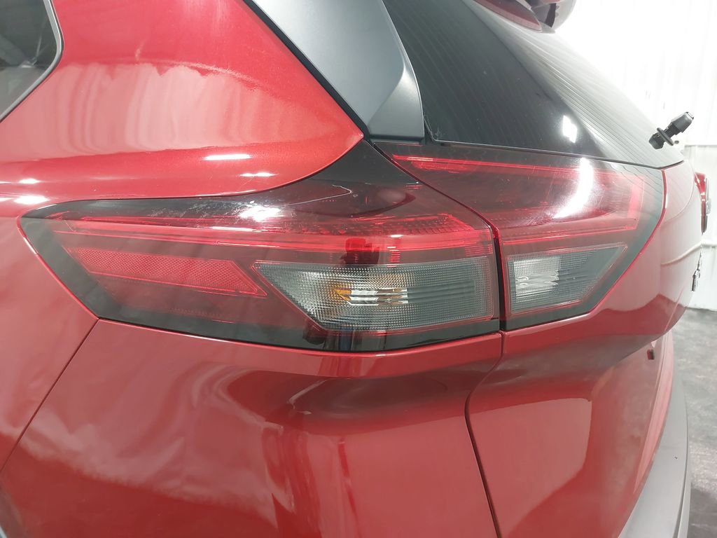 Used 2023 Nissan Rogue S image 32