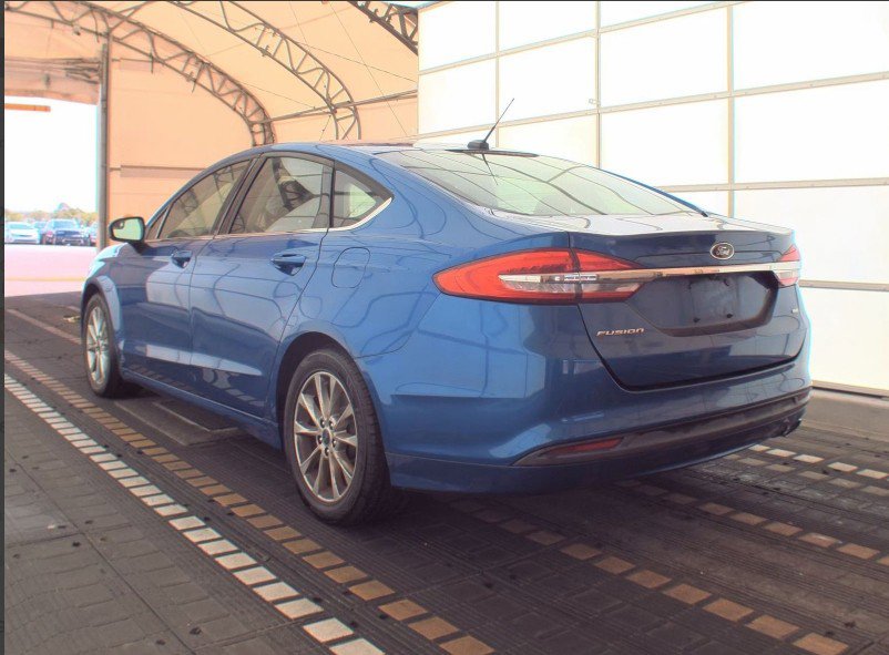 Used 2017 Ford Fusion SE FWD image 3