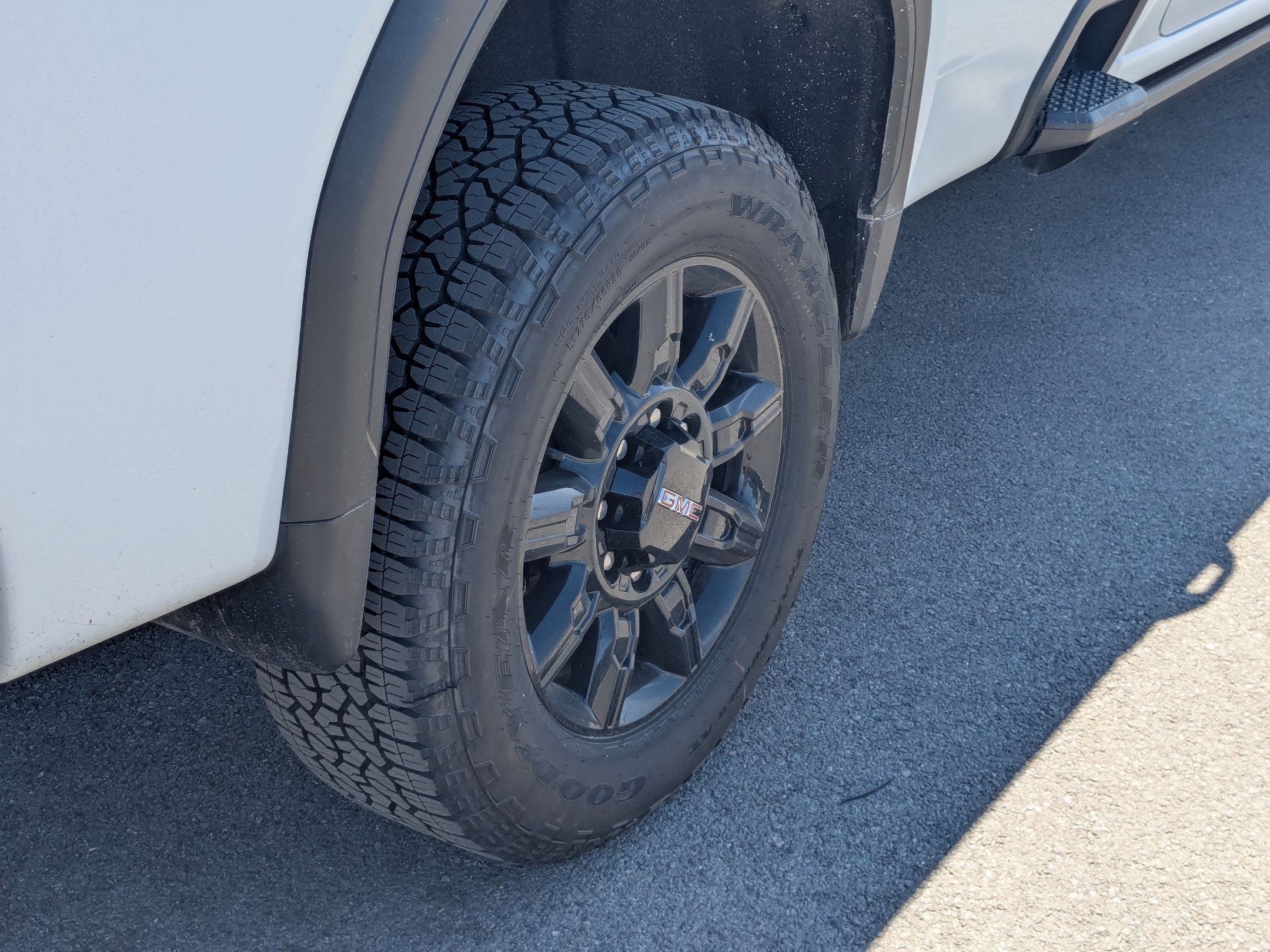 Used 2024 GMC Sierra 3500 AT4 w/ AT4 Premium Plus Package AWD/4WD image 12