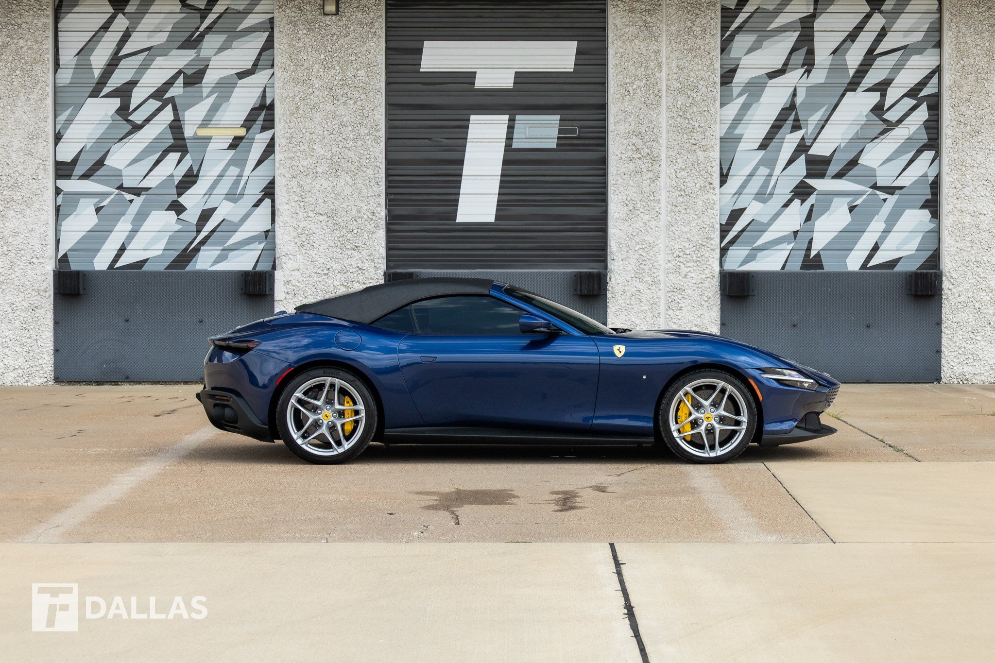 Used 2025 Ferrari Roma Spider RWD image 17