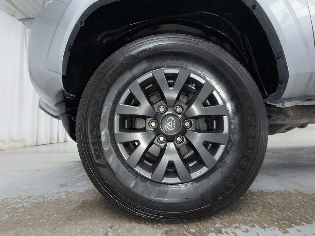 Used 2023 Toyota Tacoma SR5 AWD/4WD image 15