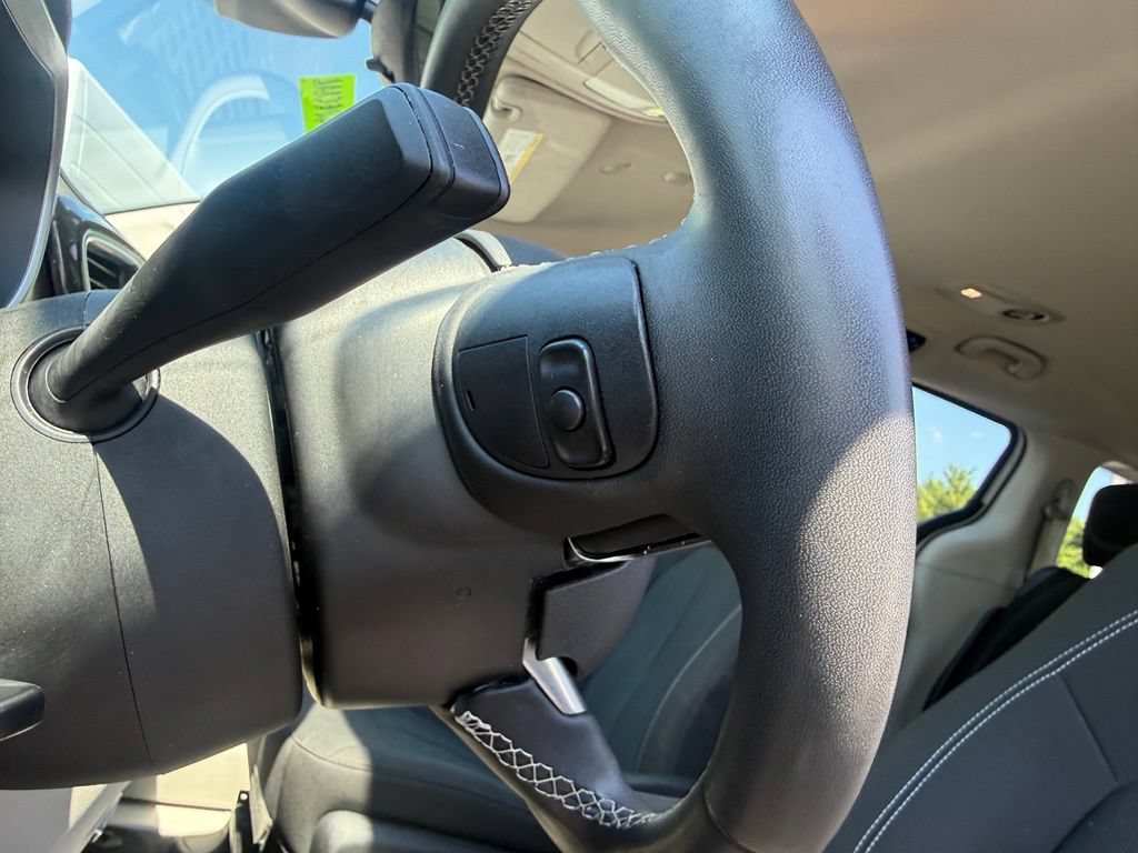 Used 2023 Chrysler Voyager LX FWD image 14