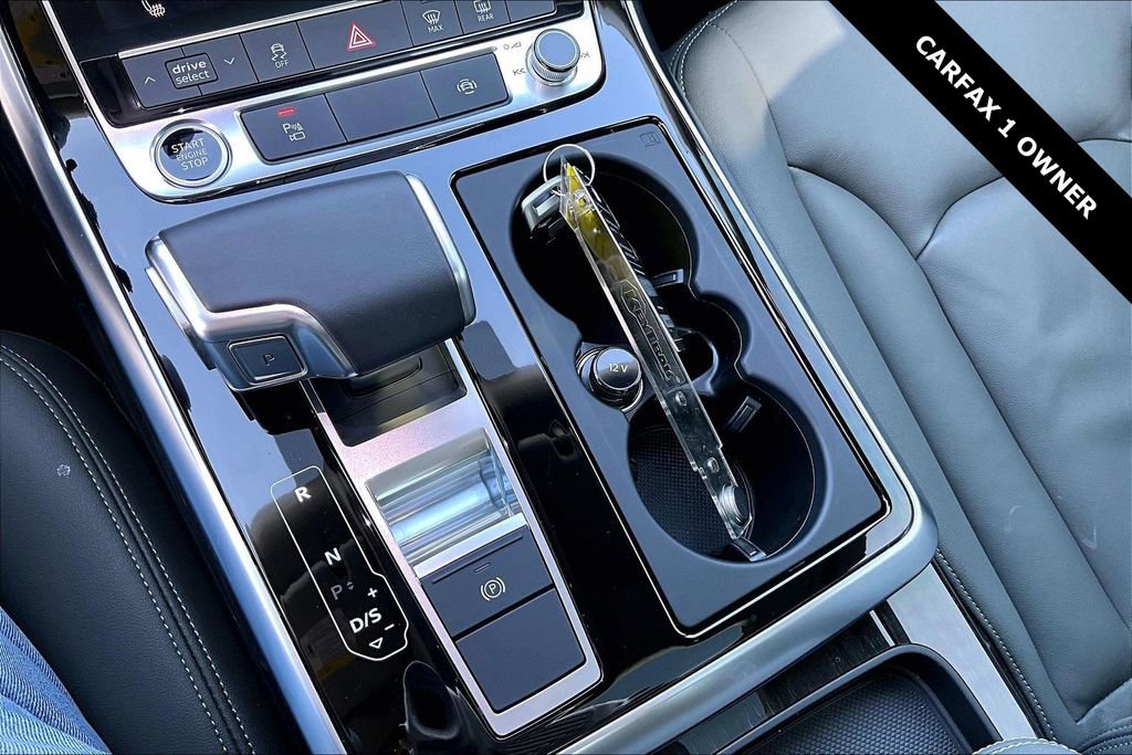 Used 2025 Audi Q8 Premium image 15