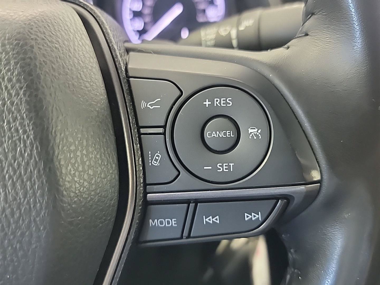 Used 2022 Toyota Camry SE FWD image 23
