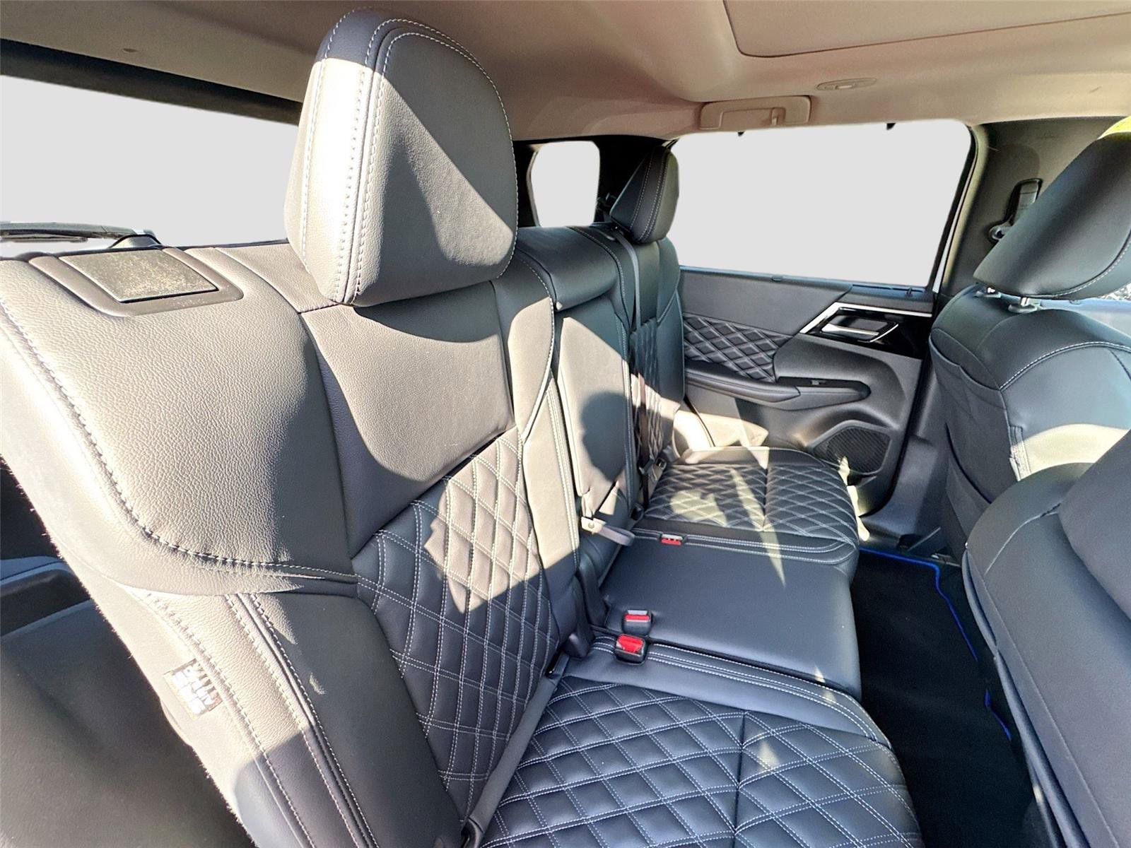 New 2025 Mitsubishi Outlander SEL image 28