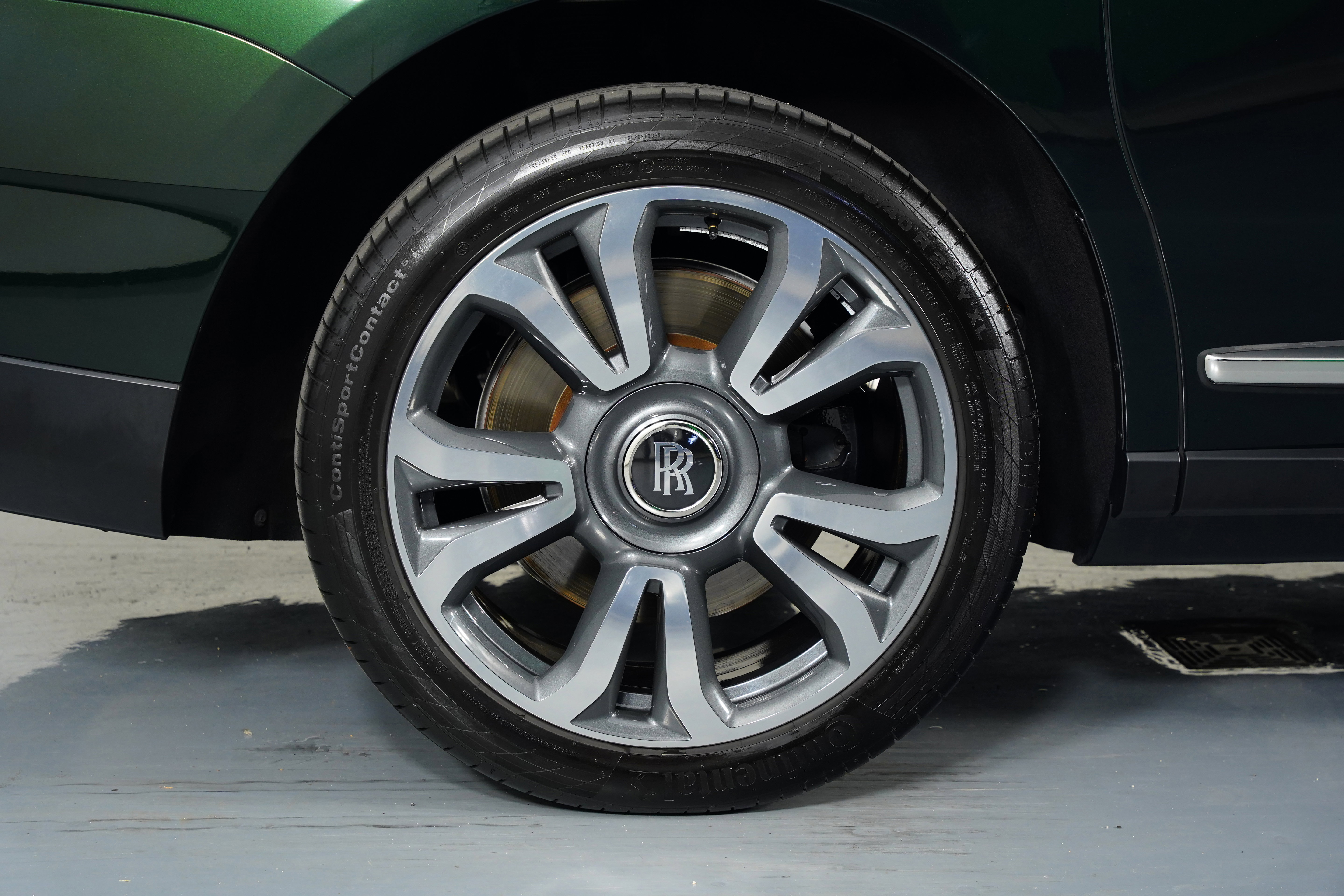 Used 2023 Rolls-Royce Cullinan w/ Cullinan Package image 76