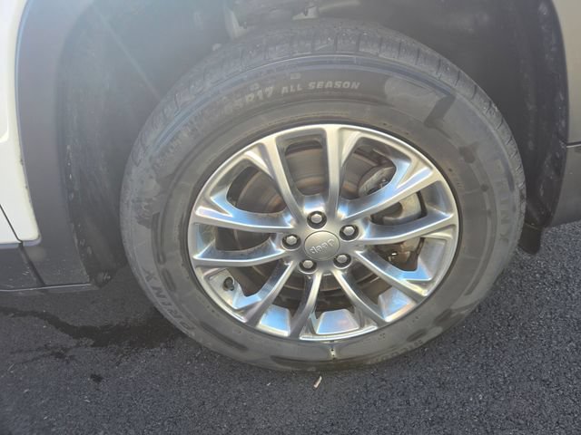 Used 2021 Jeep Cherokee Latitude Lux w/ Sun & Sound Group AWD/4WD image 30