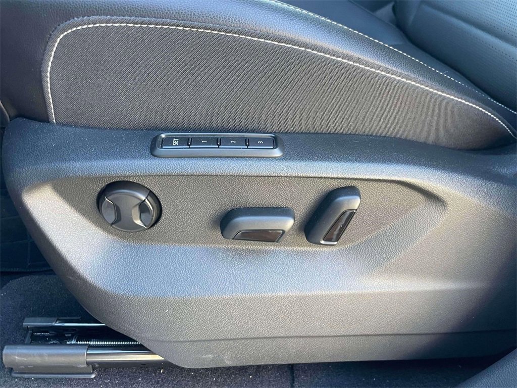 New 2024 Volkswagen Atlas Cross Sport SEL R-Line image 17