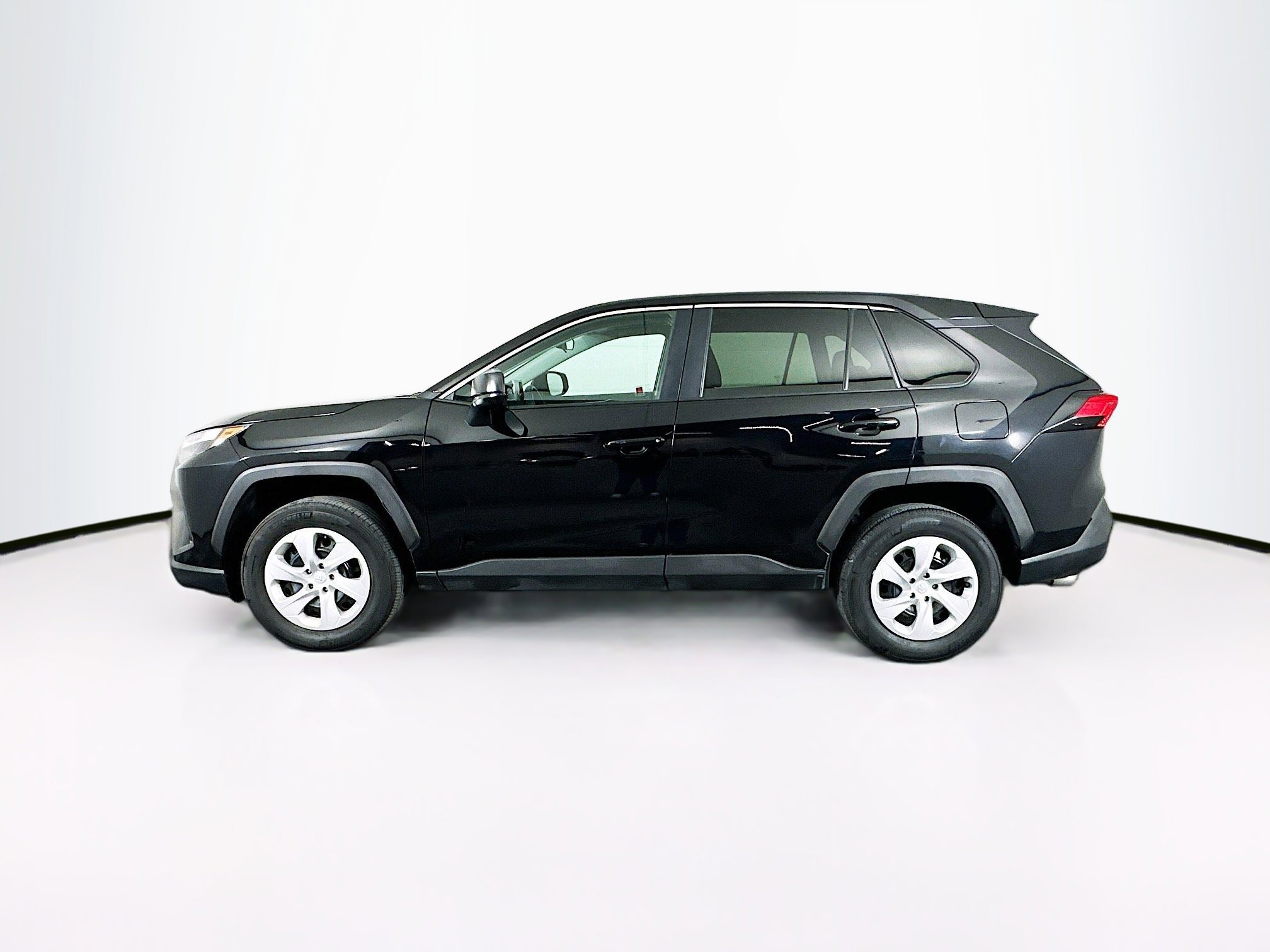 Used 2024 Toyota RAV4 LE image 4