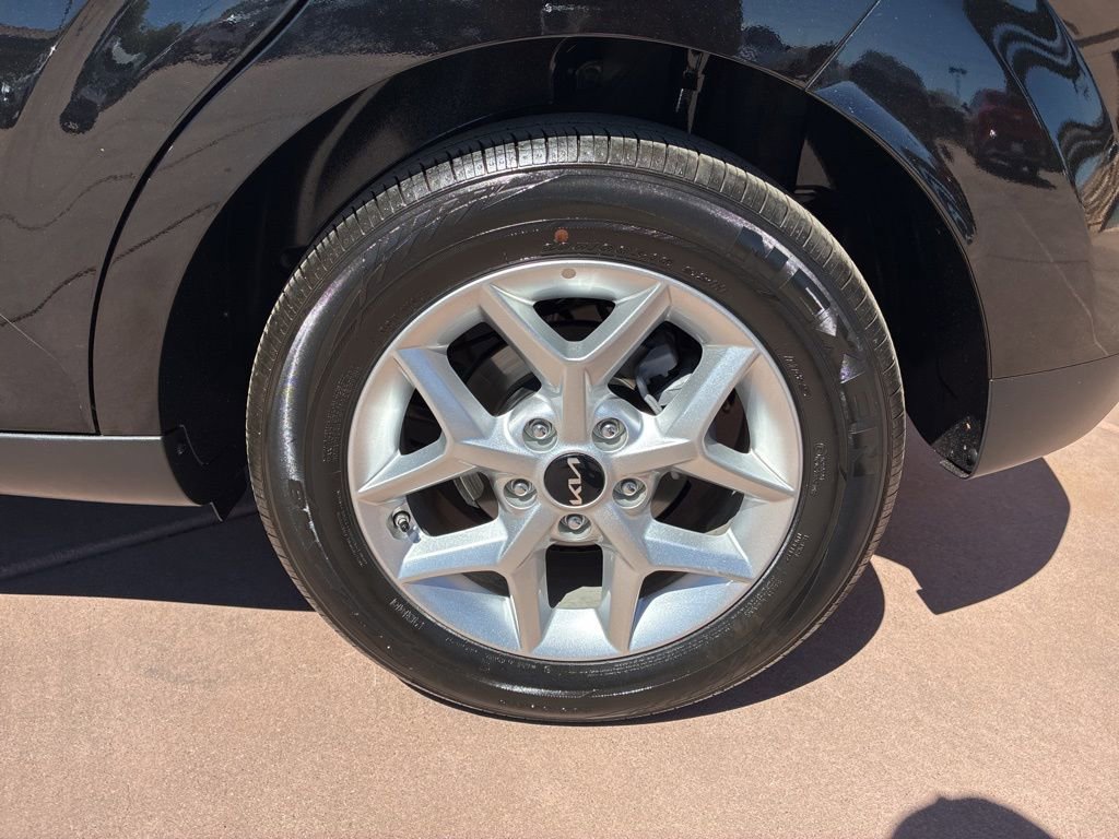 Certified 2025 Kia Soul LX FWD image 35