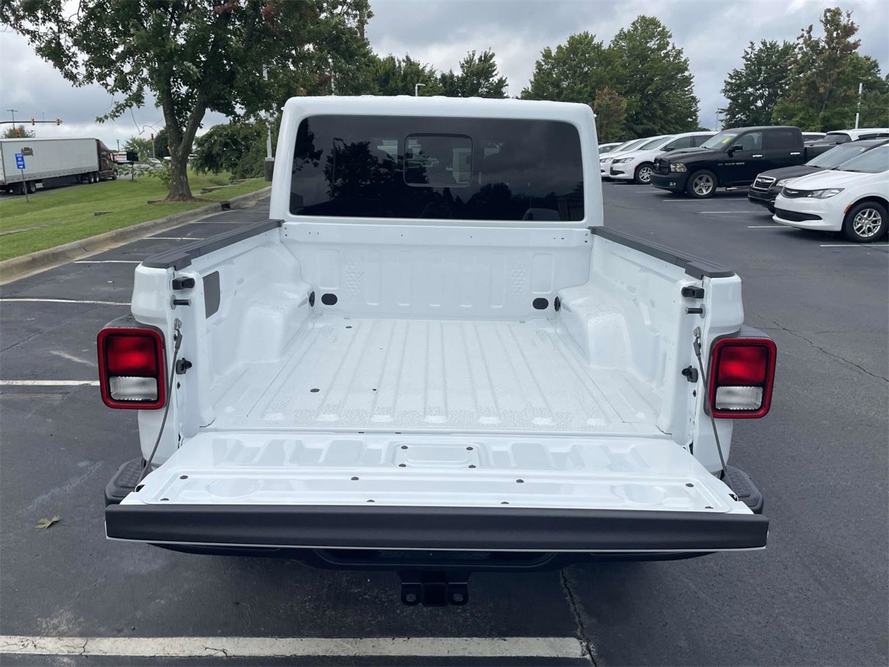 New 2025 Jeep Gladiator Sport image 29