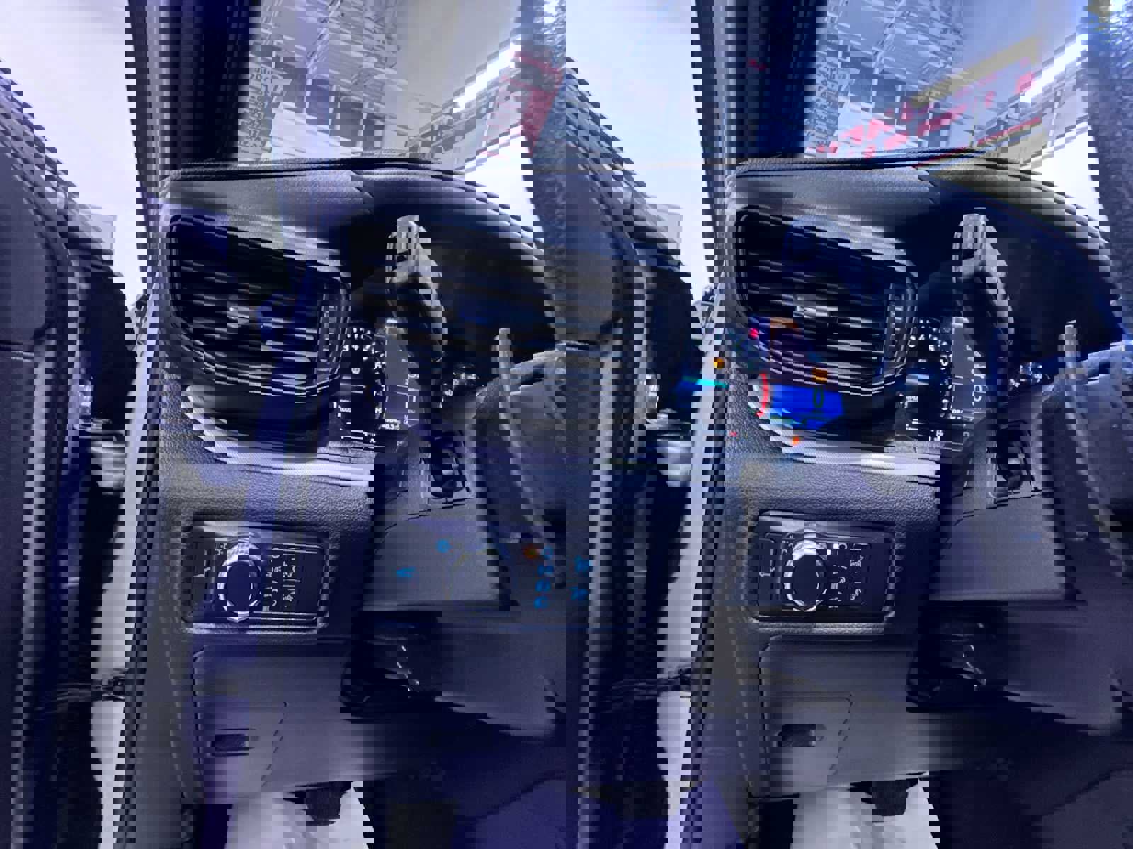 Used 2020 Ford Explorer XLT w/ Comfort Package image 16