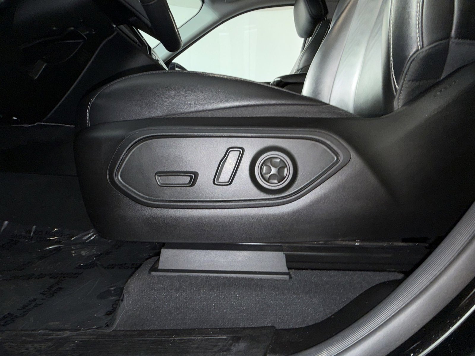 Used 2023 Jeep Grand Cherokee L Limited AWD/4WD image 14