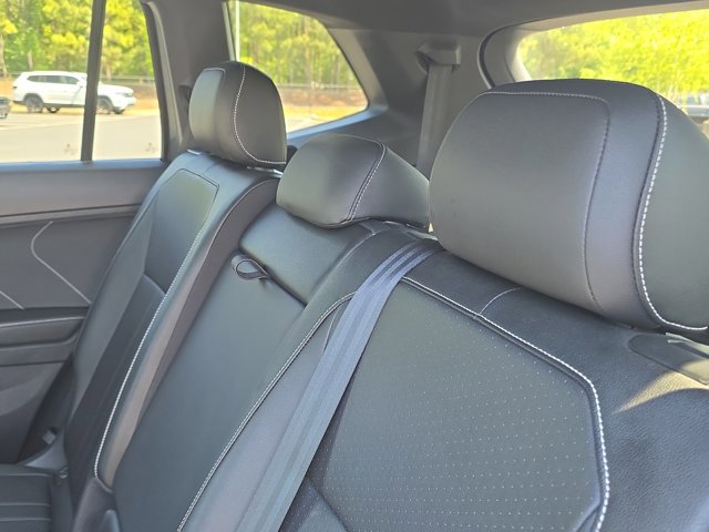 Used 2023 Volkswagen Tiguan SE R-Line image 18