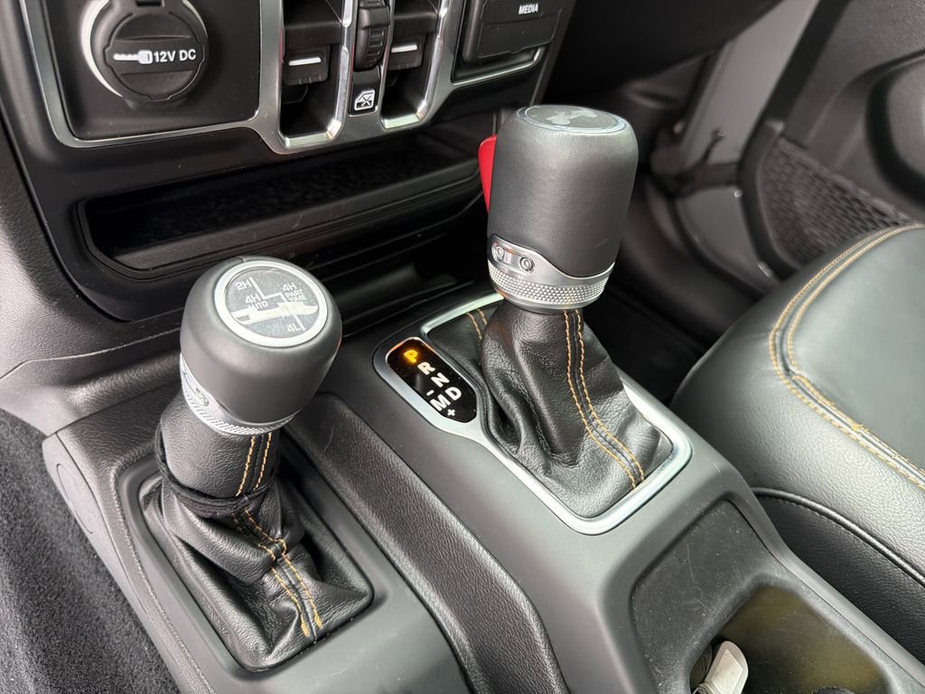 Used 2022 Jeep Wrangler Unlimited Sahara AWD/4WD image 28