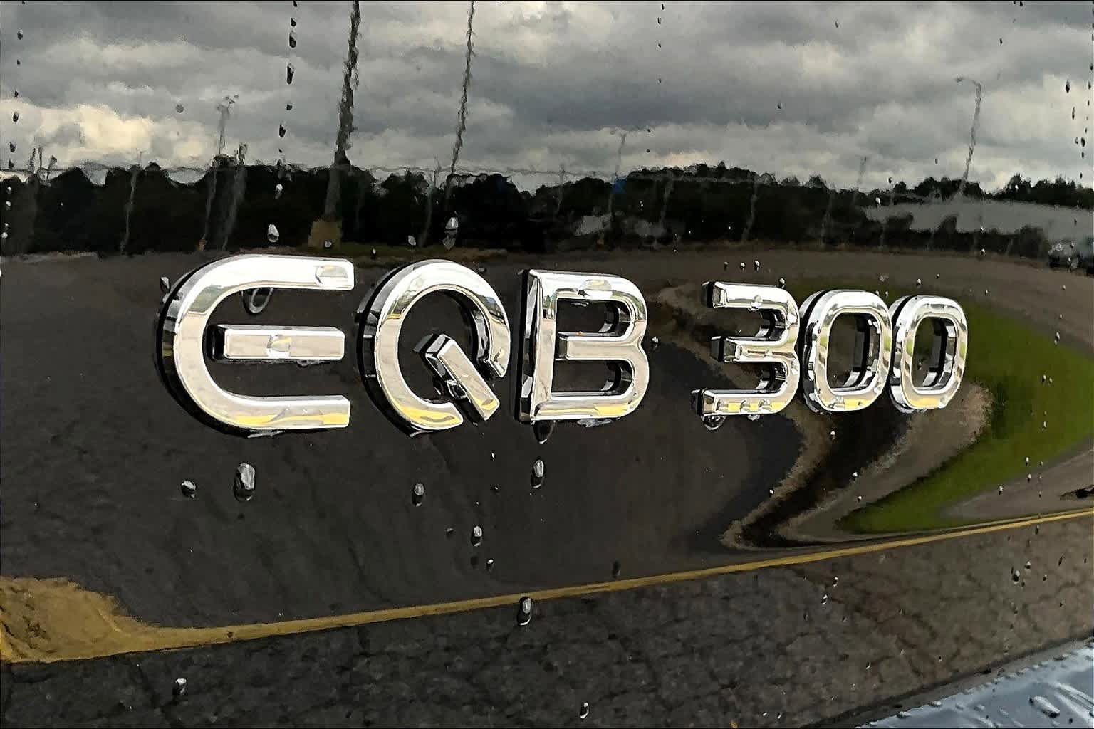 Used 2024 Mercedes-Benz EQB 300 4MATIC image 16