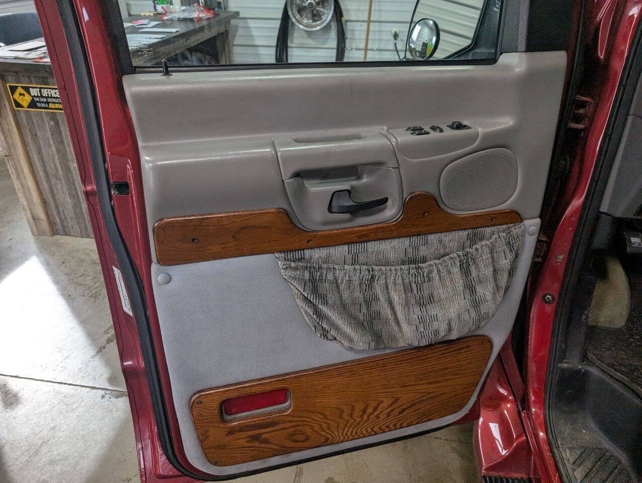 Used 1997 Ford E-250 and Econoline 250 Heavy-Duty Extended RWD image 8