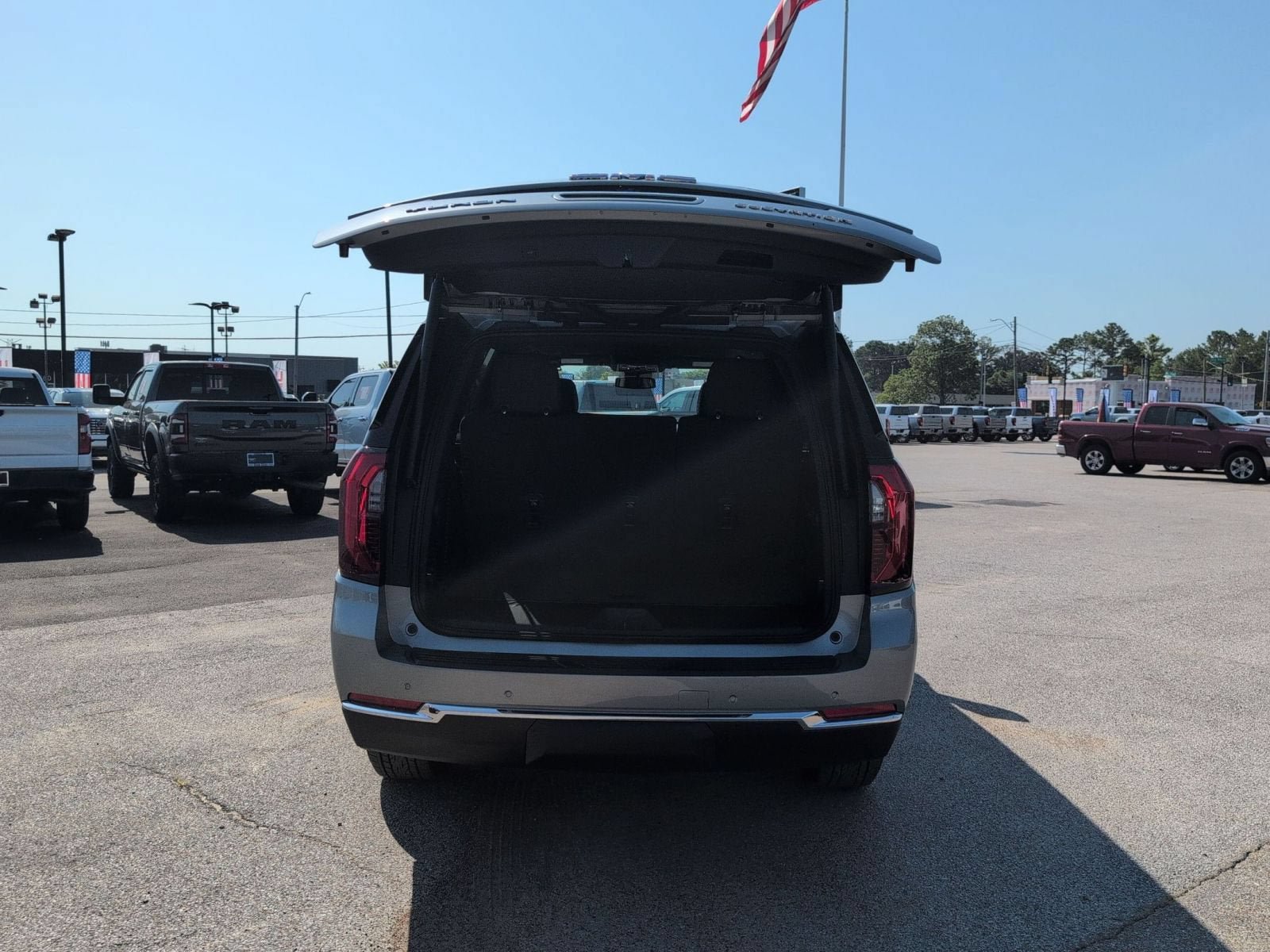 New 2026 GMC Yukon Elevation AWD/4WD image 4