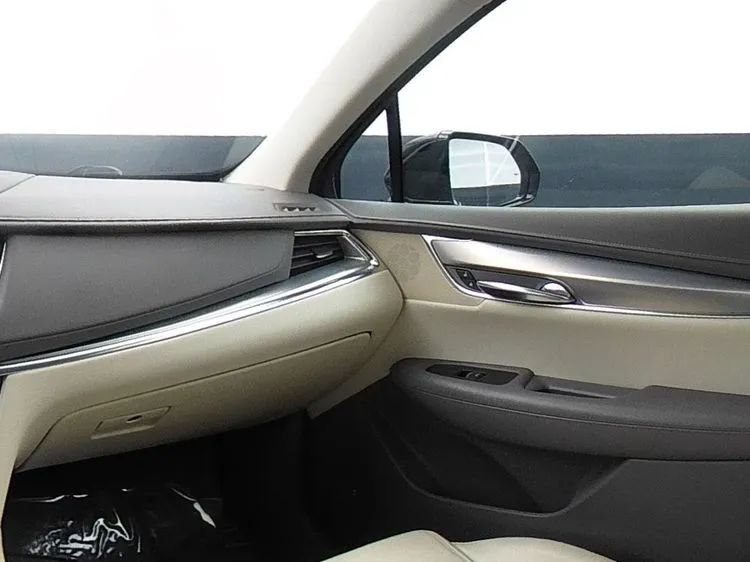 Used 2017 Cadillac XT5 Premium Luxury FWD image 10