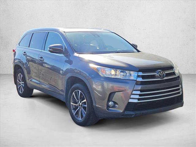 Used 2019 Toyota Highlander XLE AWD/4WD image 3