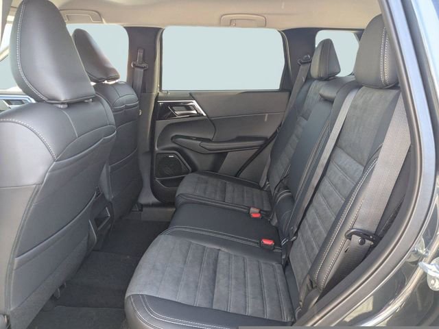 New 2026 Mitsubishi Outlander SE FWD image 12