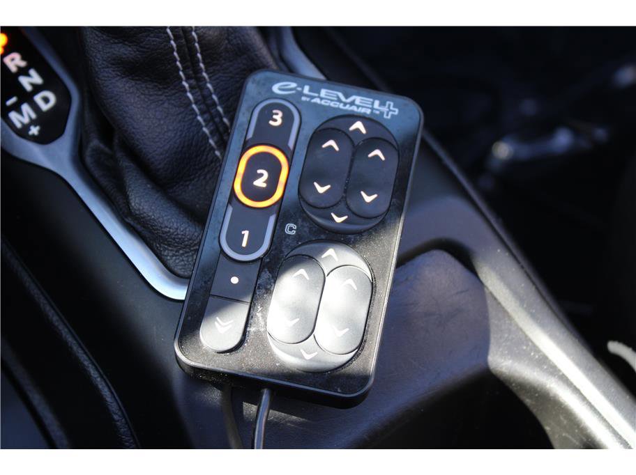 Used 2018 Jeep Wrangler Unlimited Sahara w/ Uconnect 4C Nav & Sound Group image 32