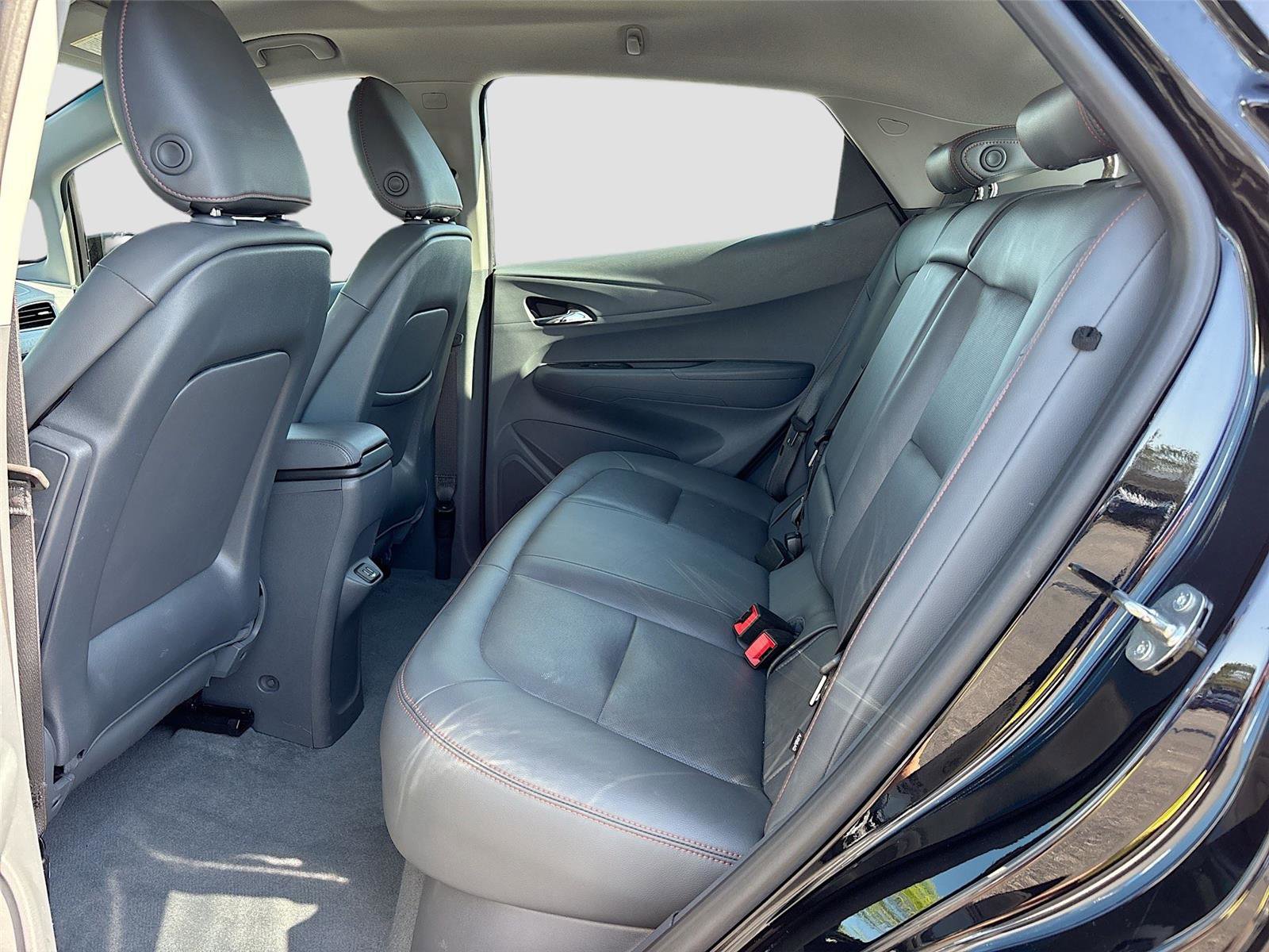 Used 2021 Chevrolet Bolt Premier w/ Infotainment Package image 27