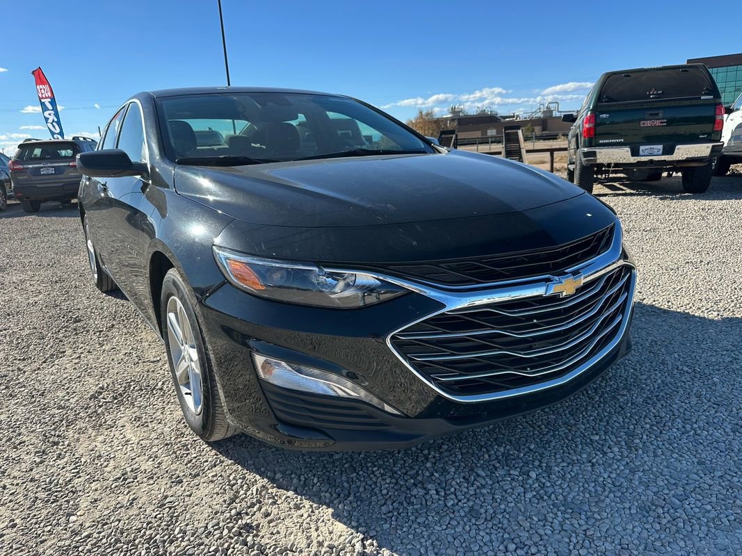 Used 2024 Chevrolet Malibu LT image 2