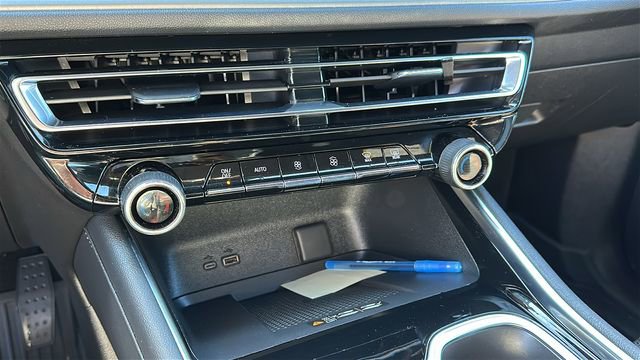 Used 2024 Chevrolet Traverse LT image 17