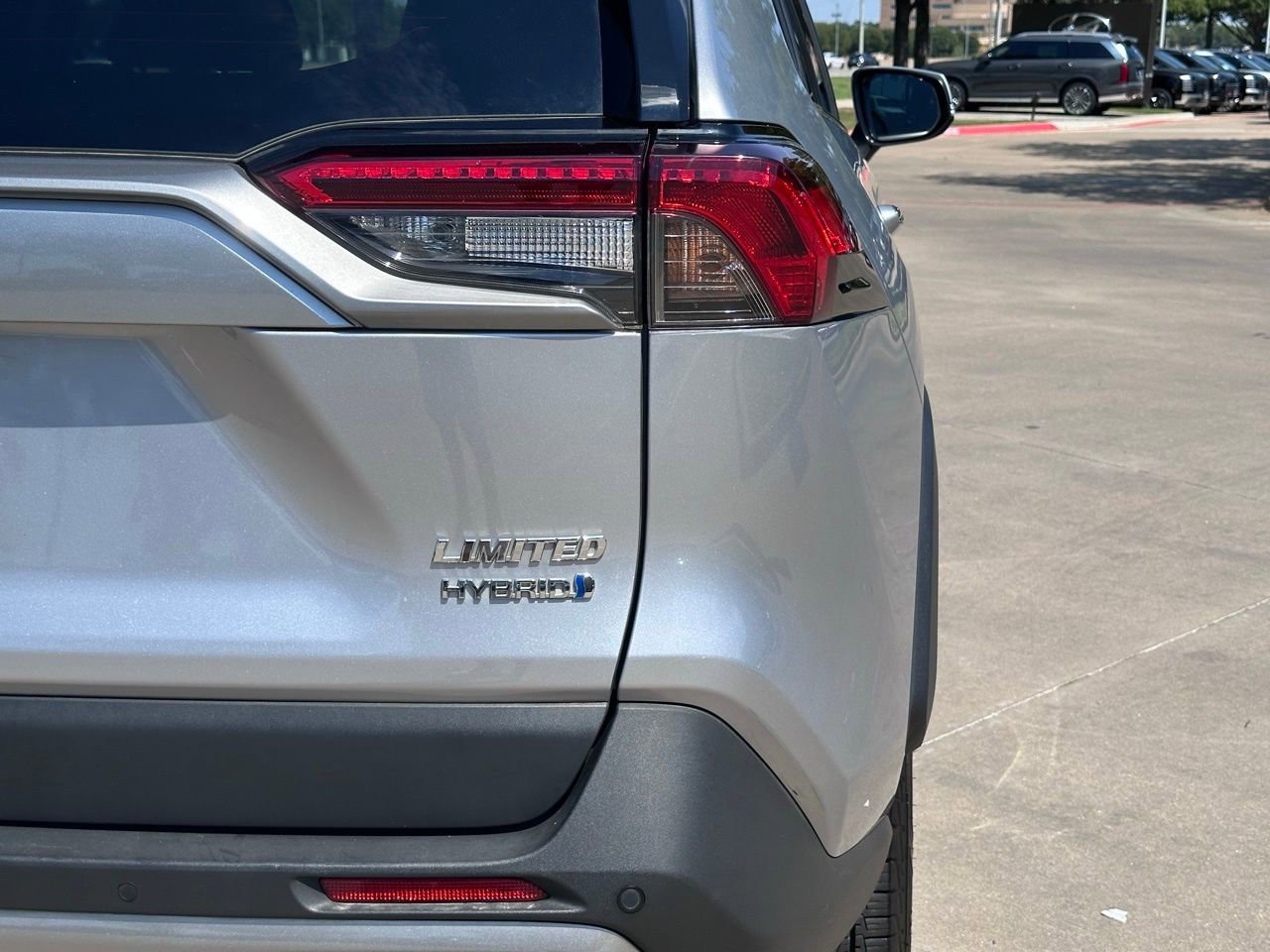 Used 2022 Toyota RAV4 Limited image 9