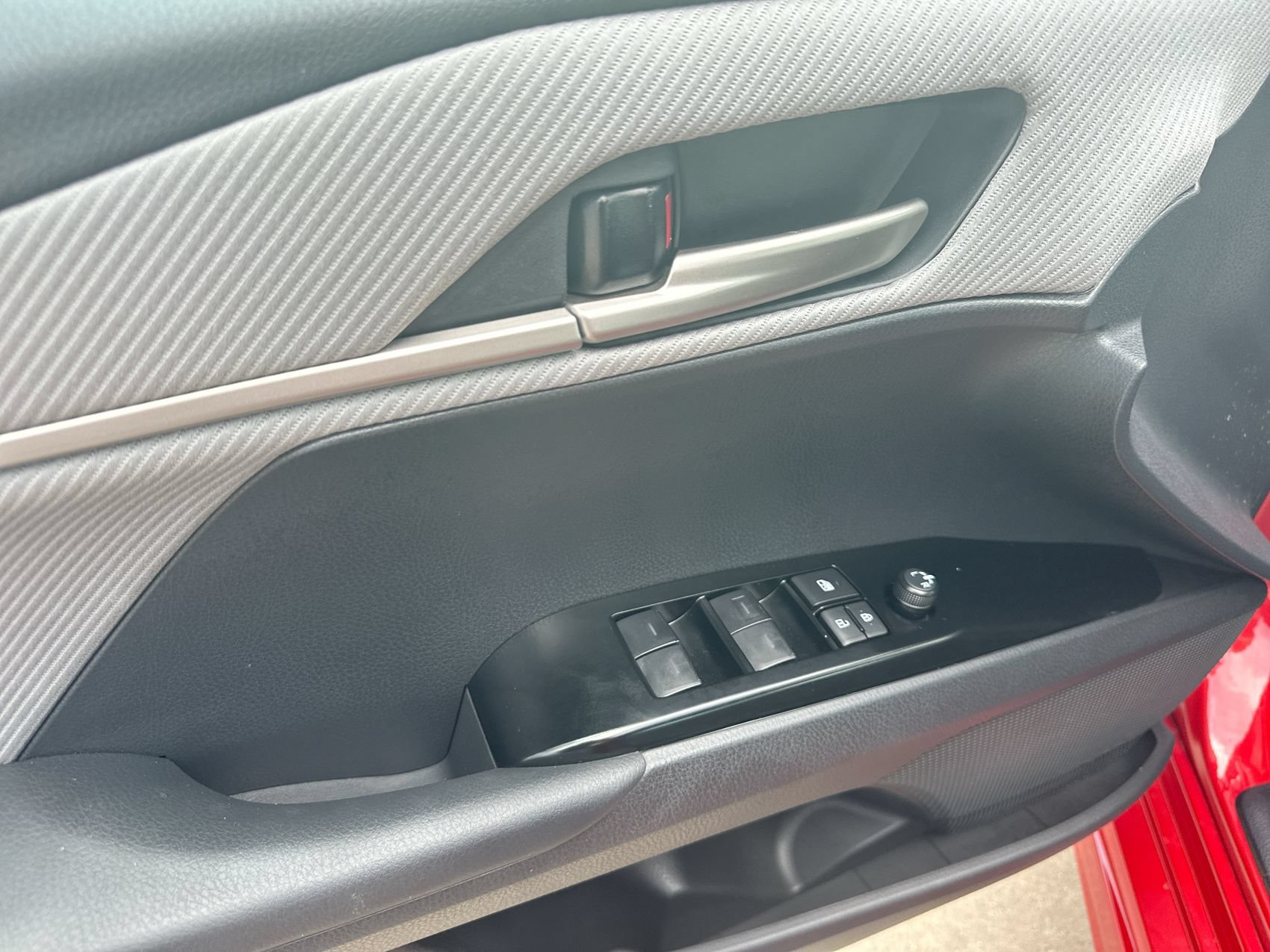 Used 2025 Toyota Camry SE w/ Convenience Package FWD image 13