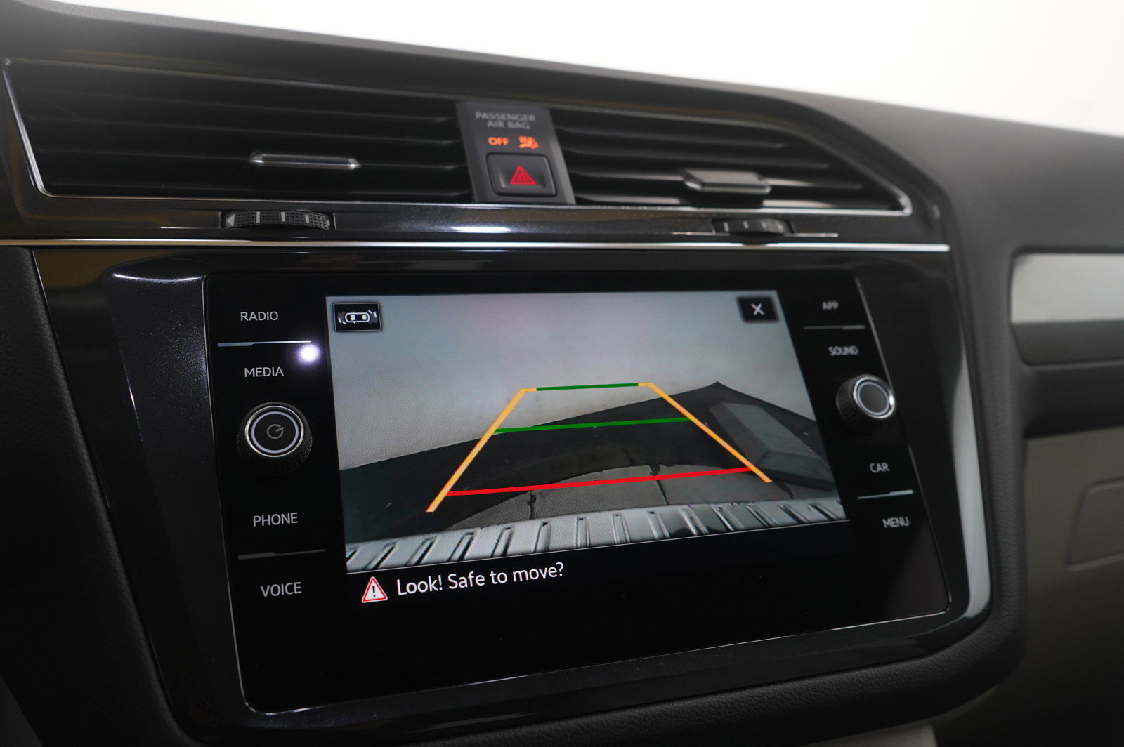 Used 2023 Volkswagen Tiguan SE AWD/4WD image 28