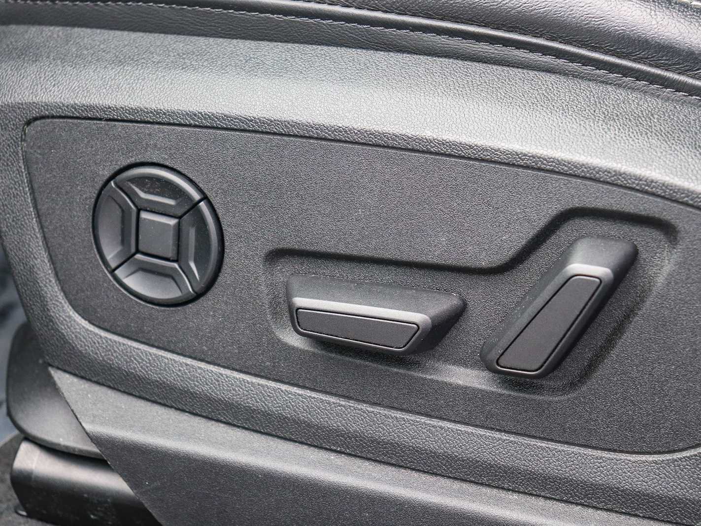 Used 2024 Audi Q8 e-tron Premium AWD/4WD image 19