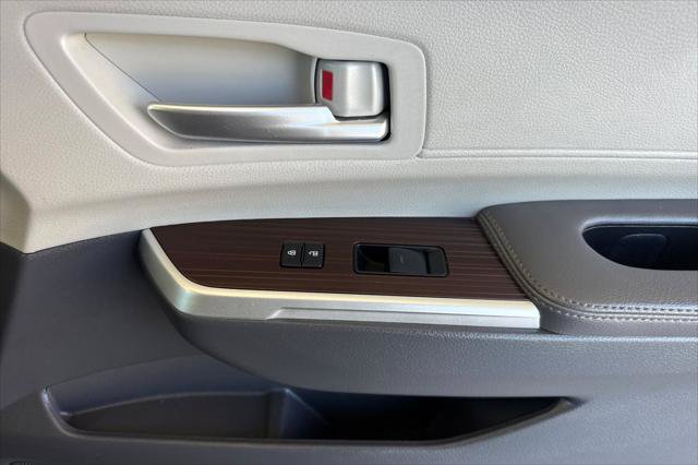 Certified 2024 Toyota Sienna XLE FWD image 17