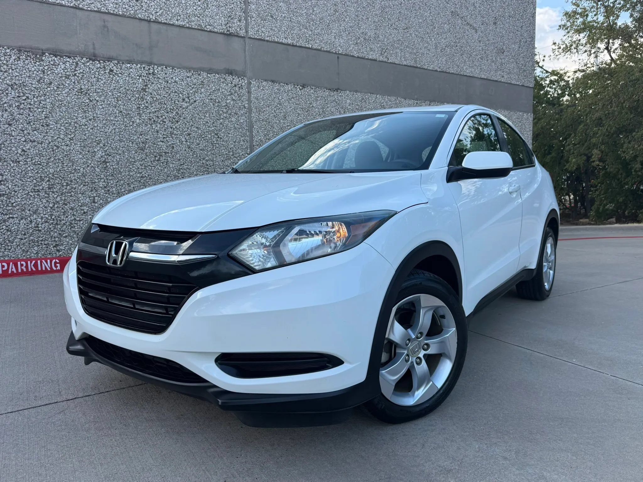Used 2016 Honda HR-V LX image 14