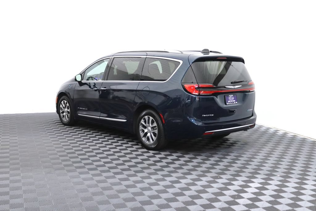 Used 2023 Chrysler Pacifica Pinnacle FWD image 6