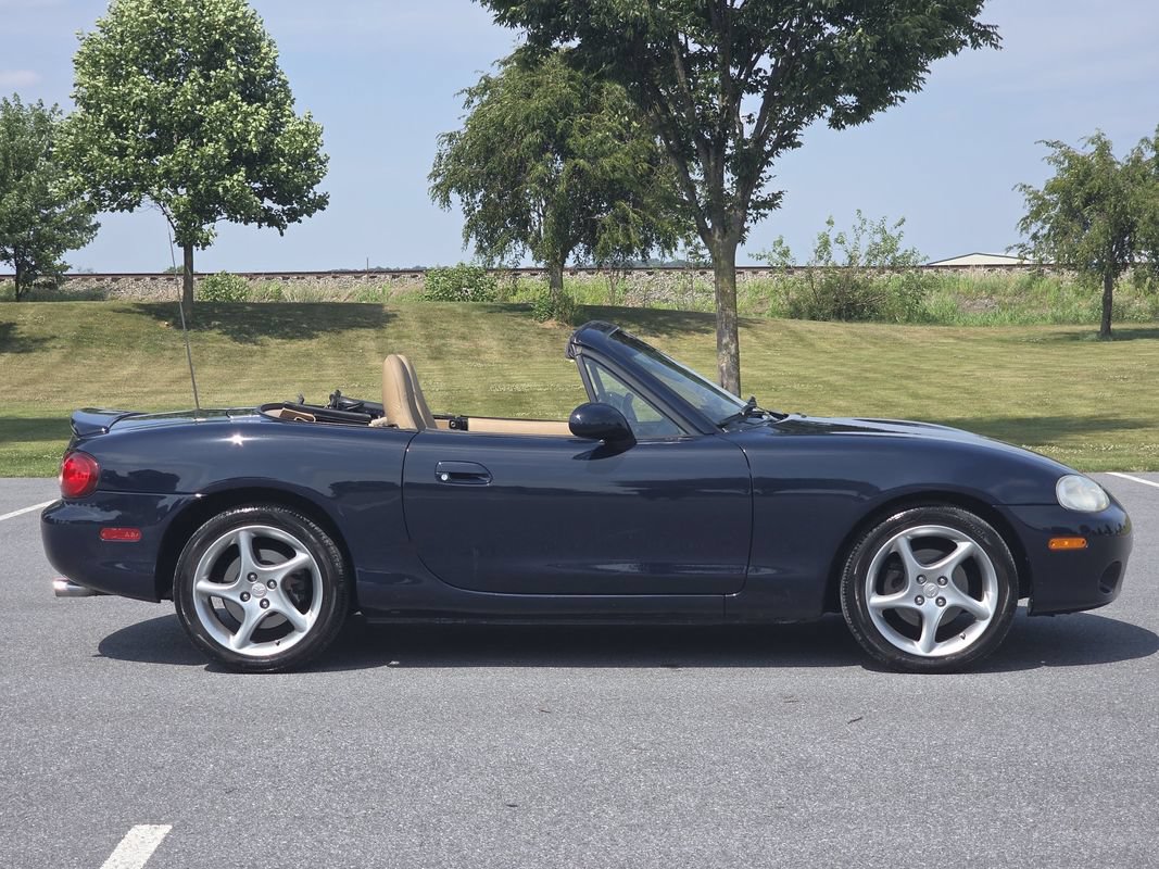 Used 2001 MAZDA MX-5 Miata RWD image 9