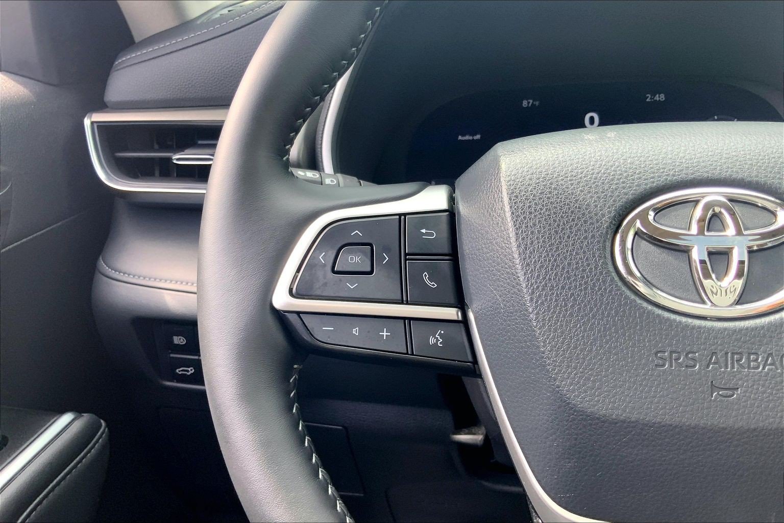 Used 2026 Toyota Highlander Limited AWD/4WD image 23